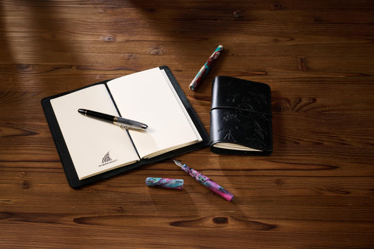 AstroShark™ Siyah Deri Regular Defter Kılıfı / Travelers