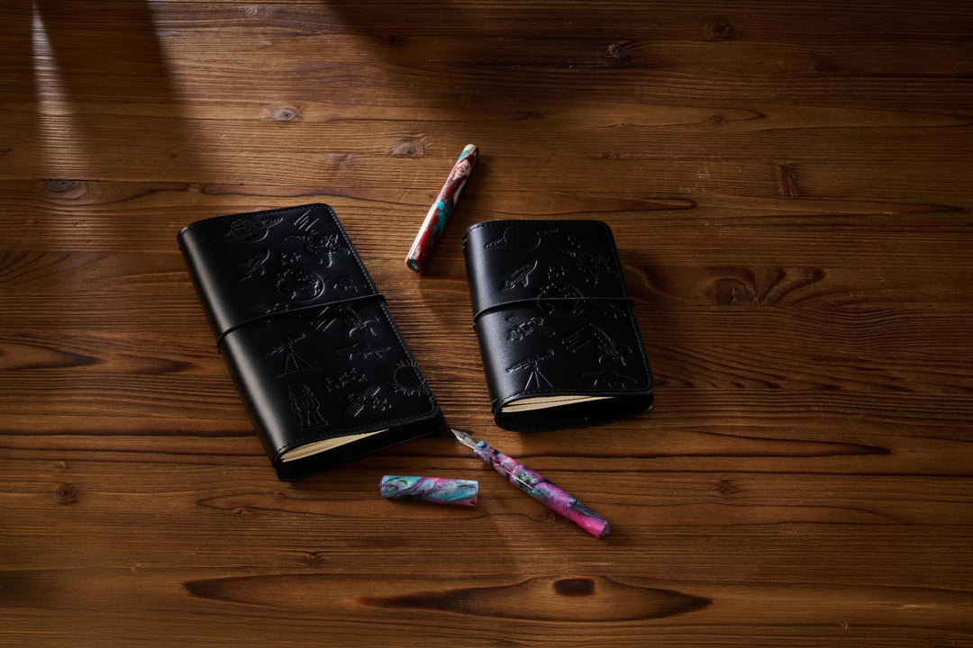 AstroShark™ Siyah Deri Regular Defter Kılıfı / Travelers